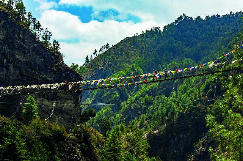 Nepal Phakding Hiking Suspension Bridge - T4A6414 Lg RGB.jpg