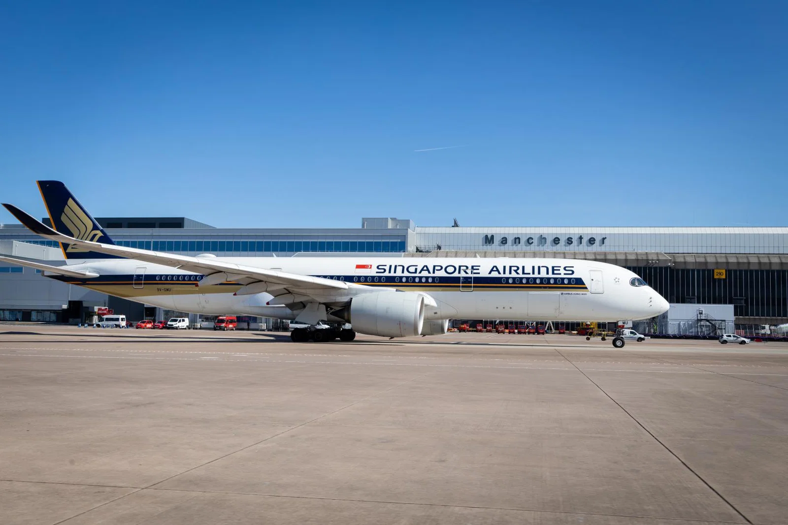 Singapore Airlines aircraft at Manchester Airport
