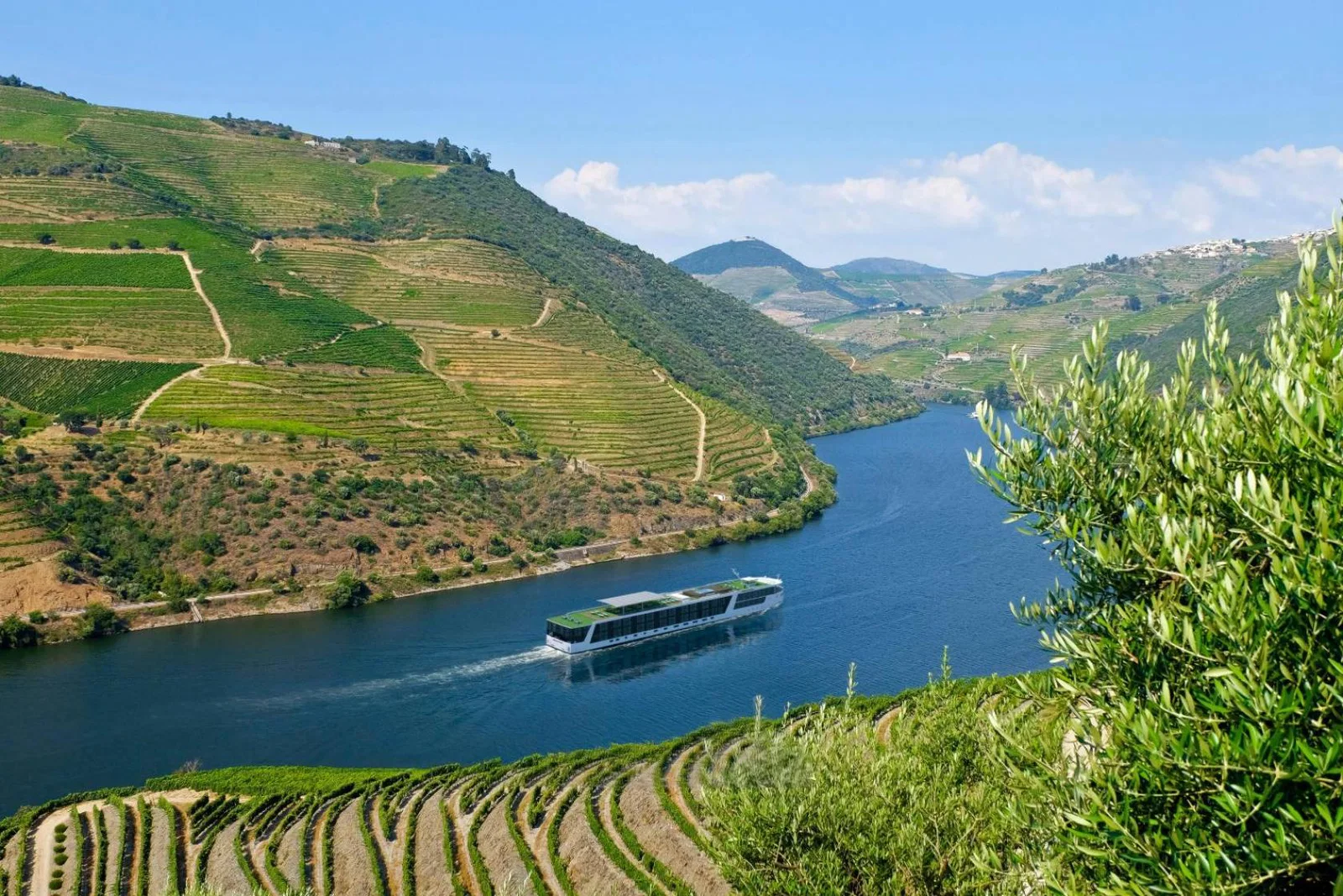 River cruise ship rendering in the Douro