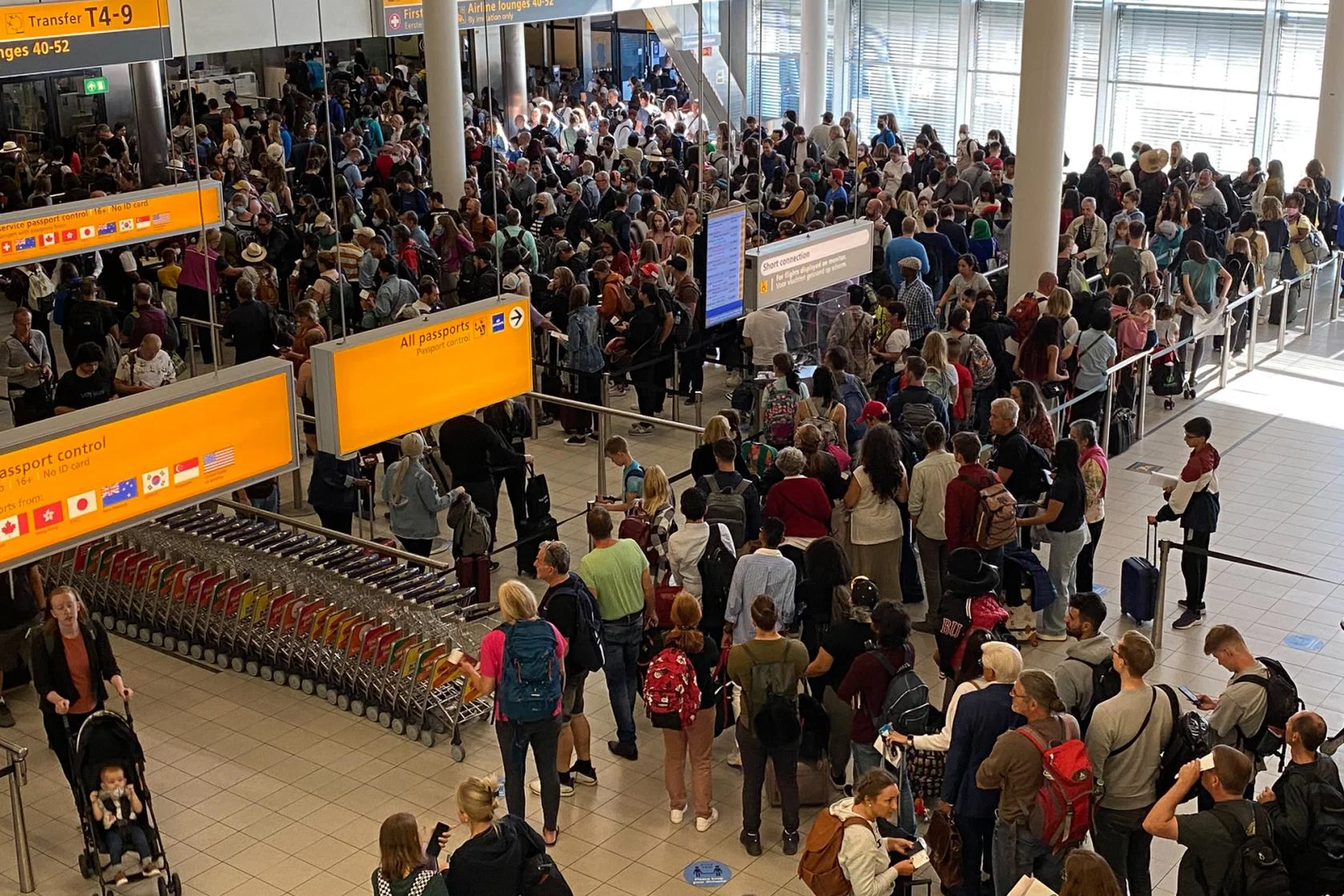 Amsterdam airport queues