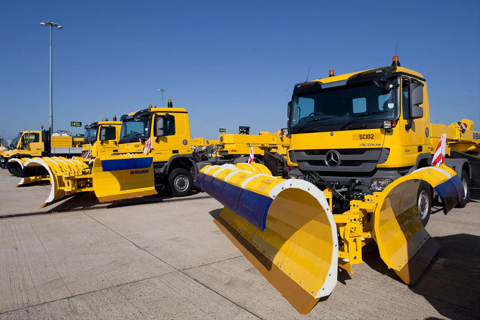 Gatwick - snowploughs