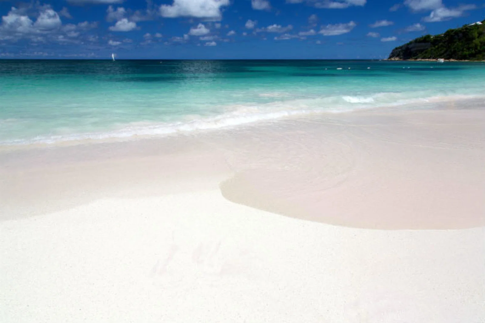 Antigua Long Bay -ThinkstockPhotos-505778046