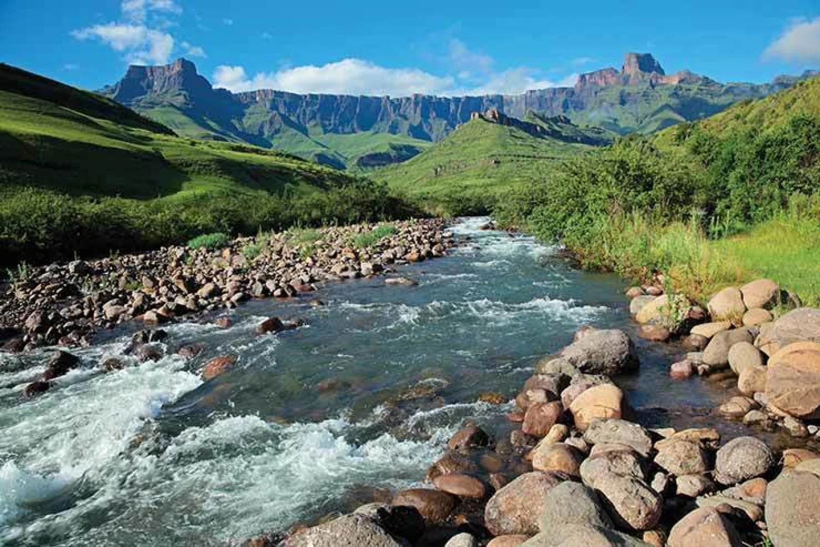 Drakensberg Mountains ThinkstockPhotos 525568453