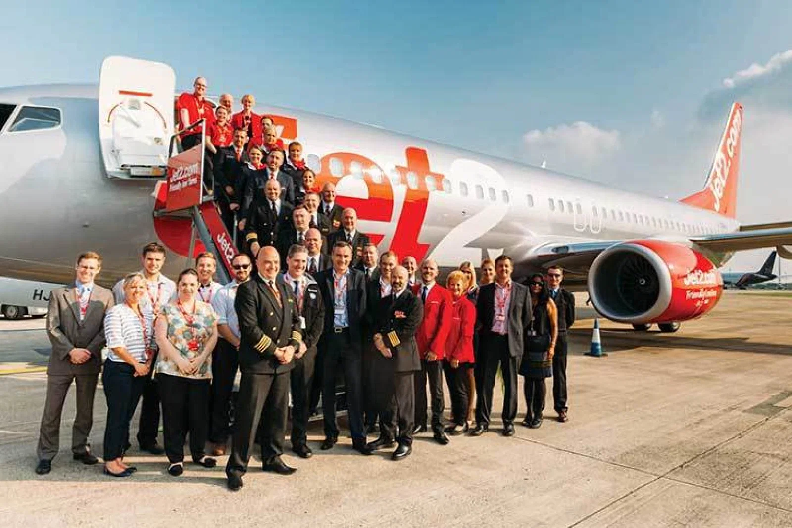 Jet2.com-staff-welcome-home-new-Boeing-737-800---the-first-of-30-new-aircraft.jpg