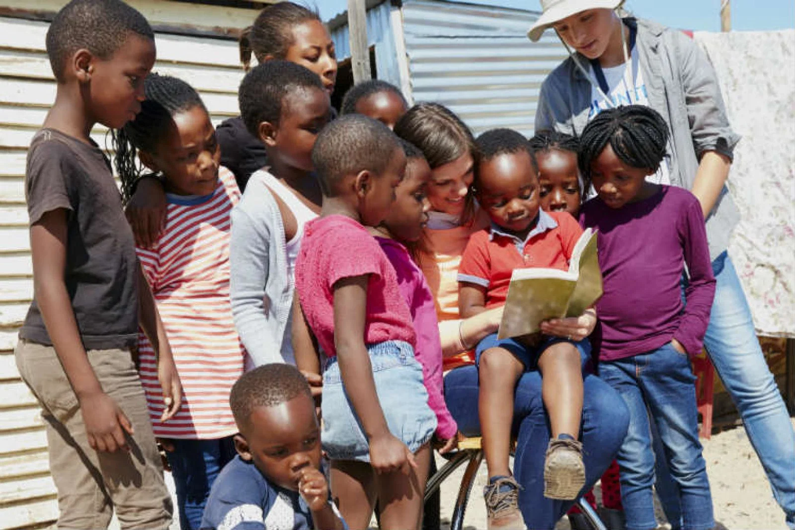 Voluntourism iStock_90463275_XLARGE.jpg