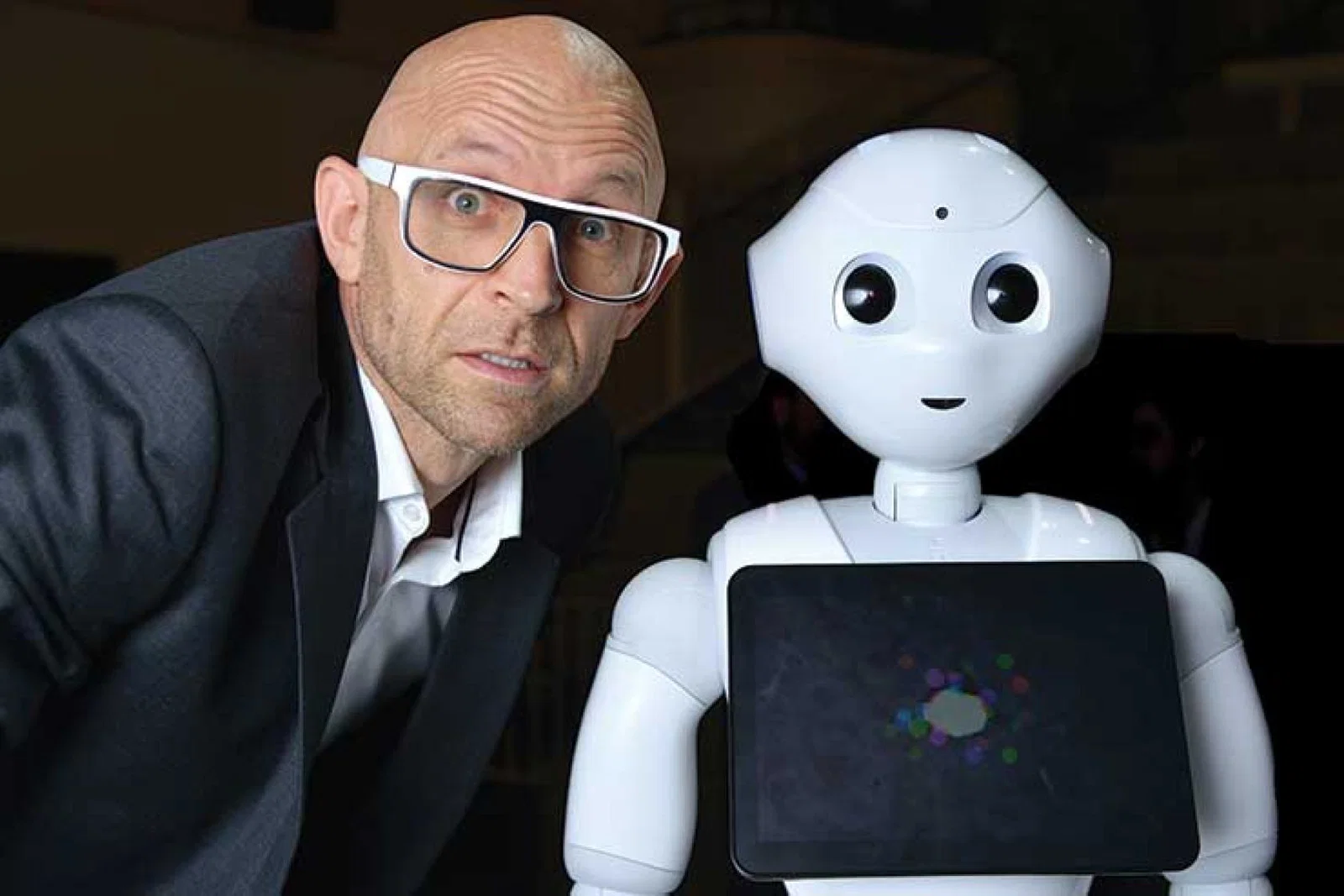Jason Bradbury and robot Pepper