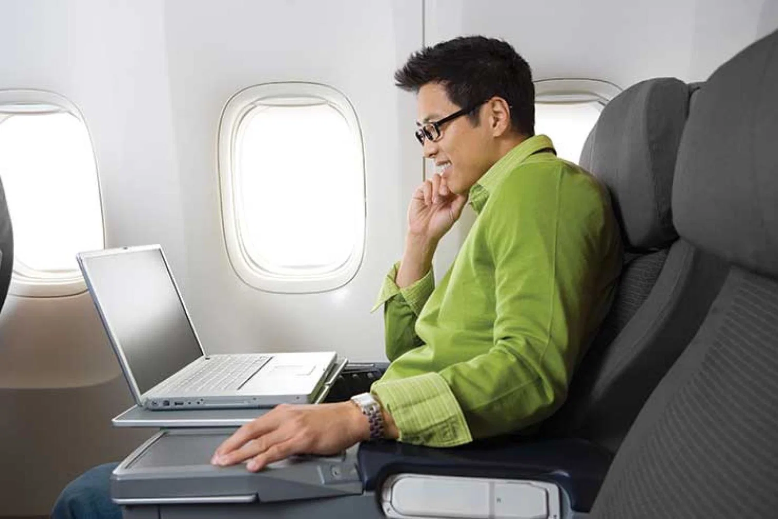Laptop work on a flight iStock-172898489