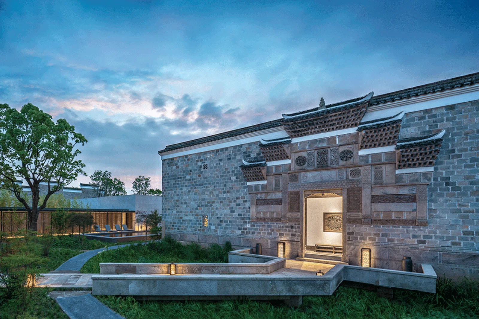 Antique-Villa-Exterior_High-Res_14959.gif