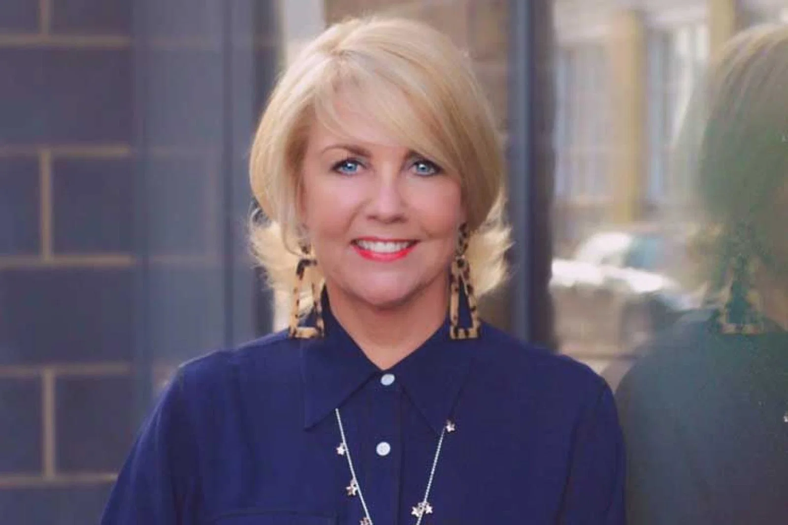 Paula Lacey, Advantage