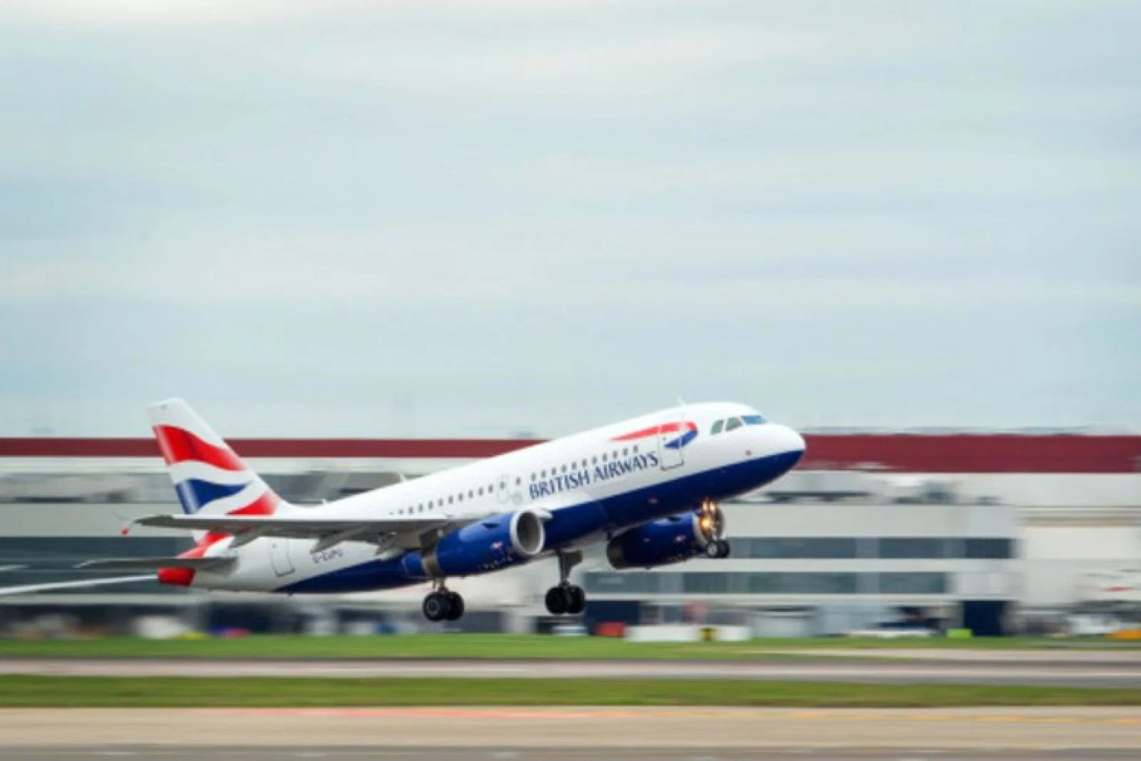 British Airways is splitting its operations role into two