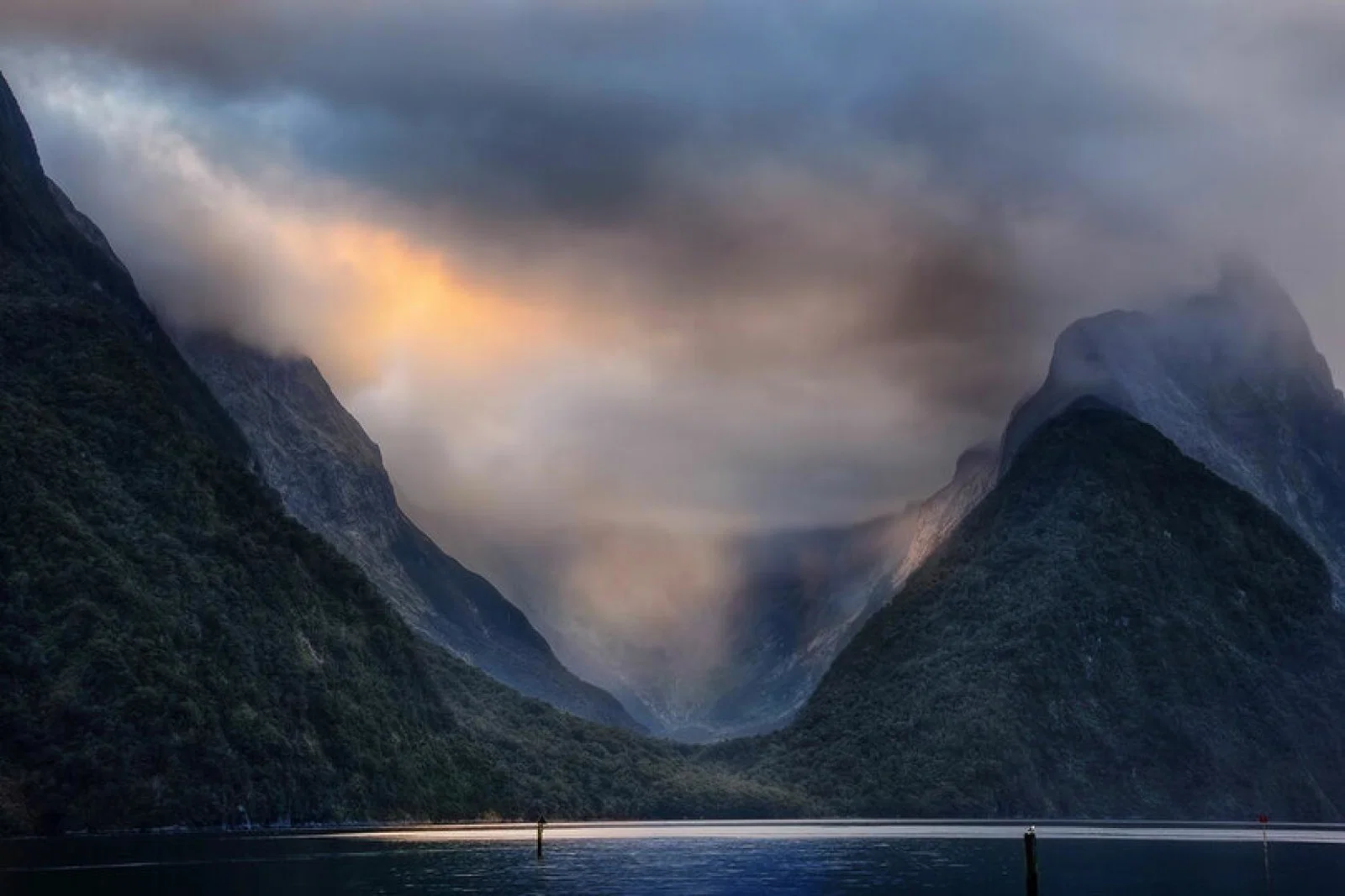Milford Sound, New Zealand. Photo by Peter Hammer on Unsplash