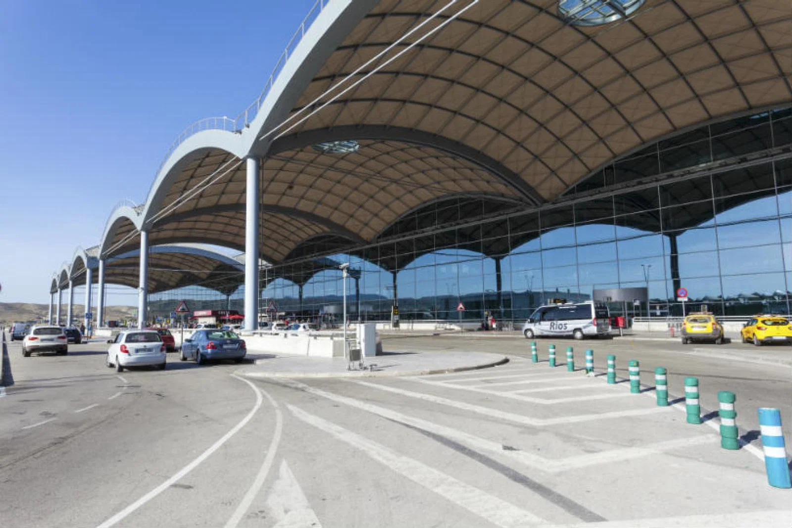 Tourists have been advised to avoid Alicante airport
