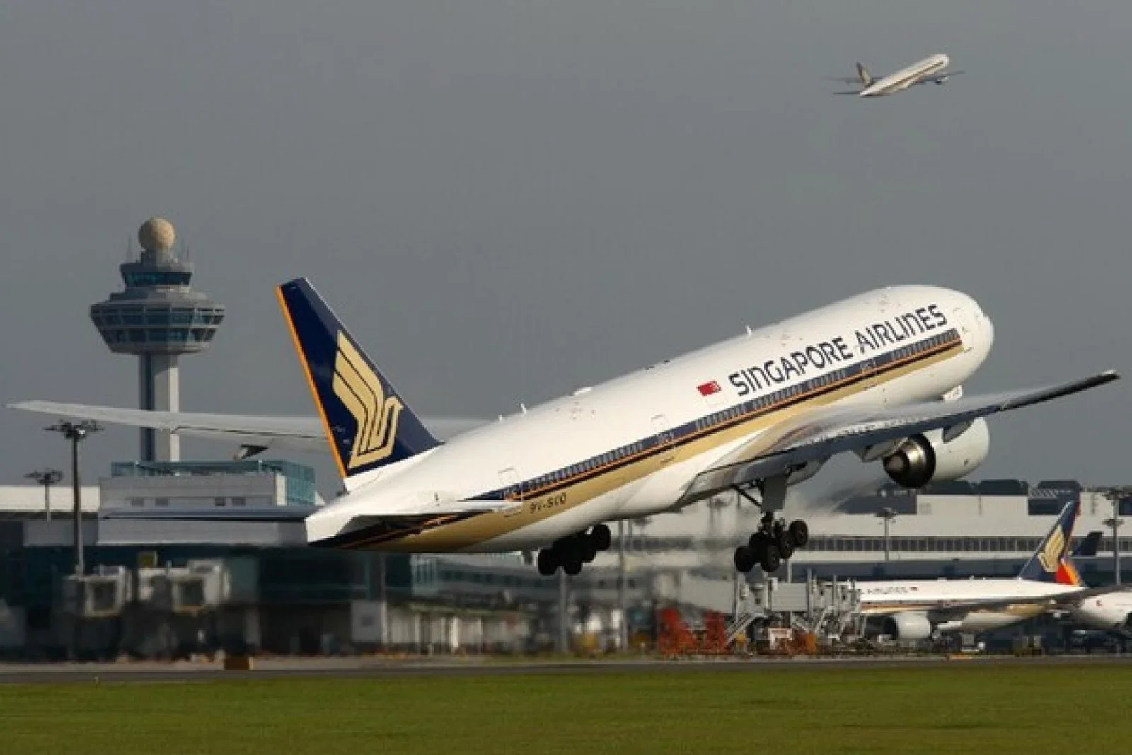 British passenger dies onboard Heathrow flight hit by 'severe turbulence'