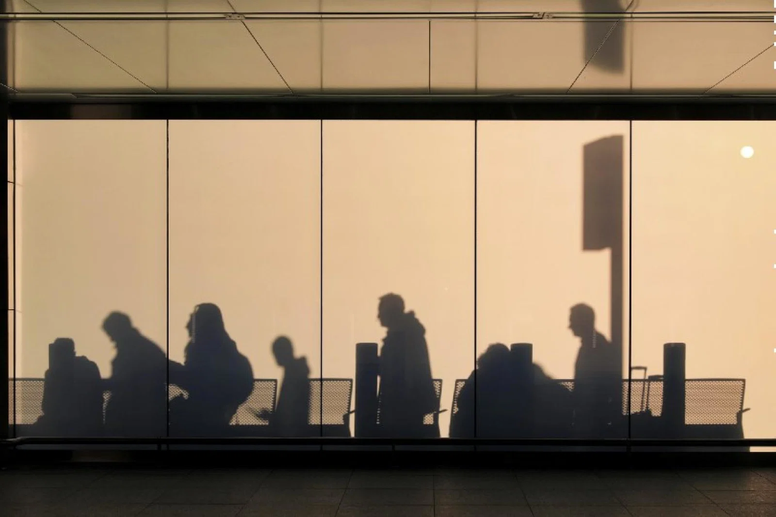 People have been left queuing at Heathrow for up to six hours (Credit: Yolanda Sun/Unsplash)