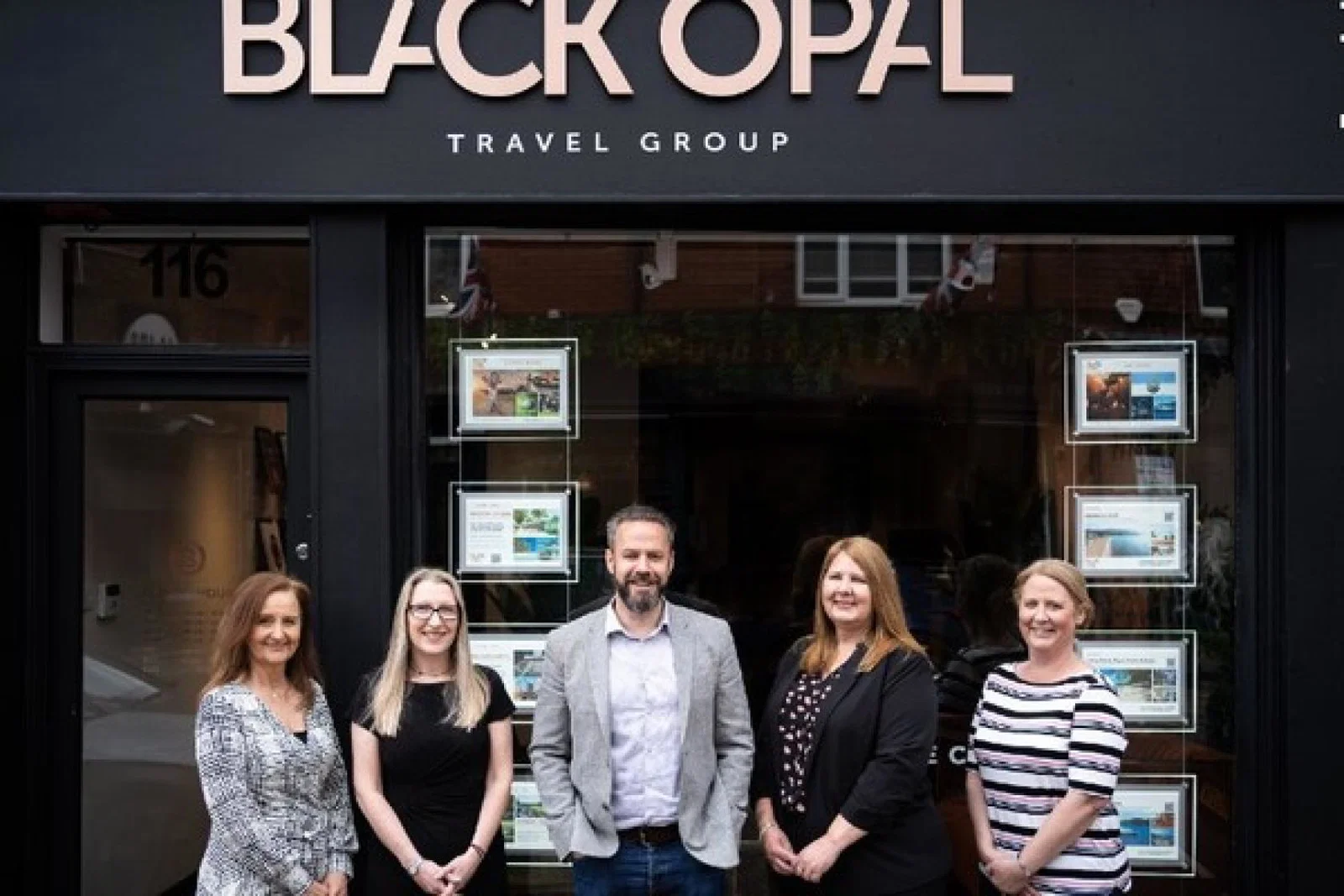 Black Opal Travel Group Keri Gee, Kathryn Morris, Jamie Smith, Louise Vernon and Alex Taylor