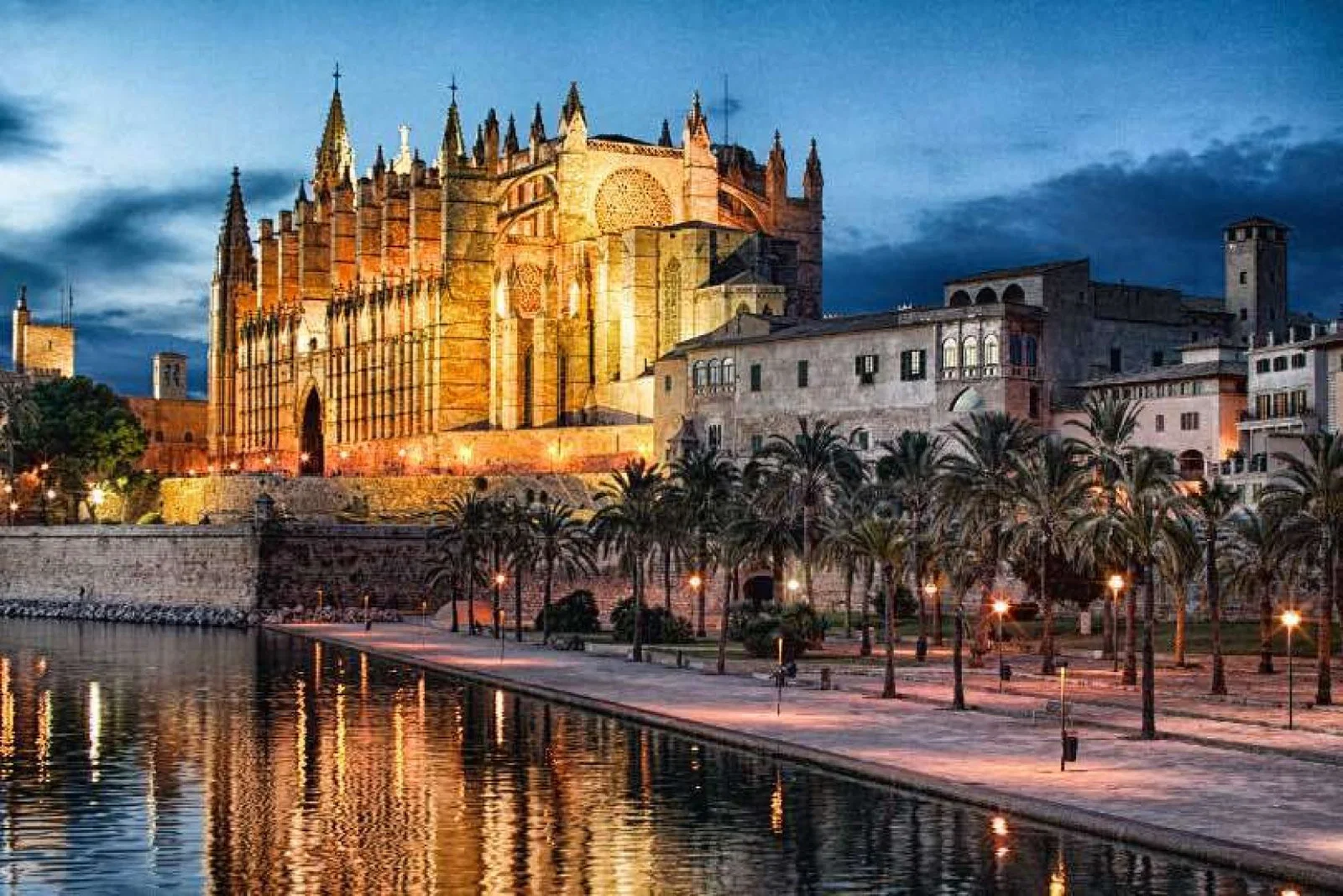 Palma Cathedral Copyright FTPM365. Photo by Ernest Llofriu Palou