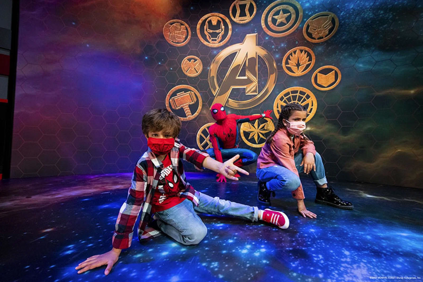 Disney’s Hotel New York – The Art of Marvel features a Super Hero Station, where guests can take selfies with Spider-Man