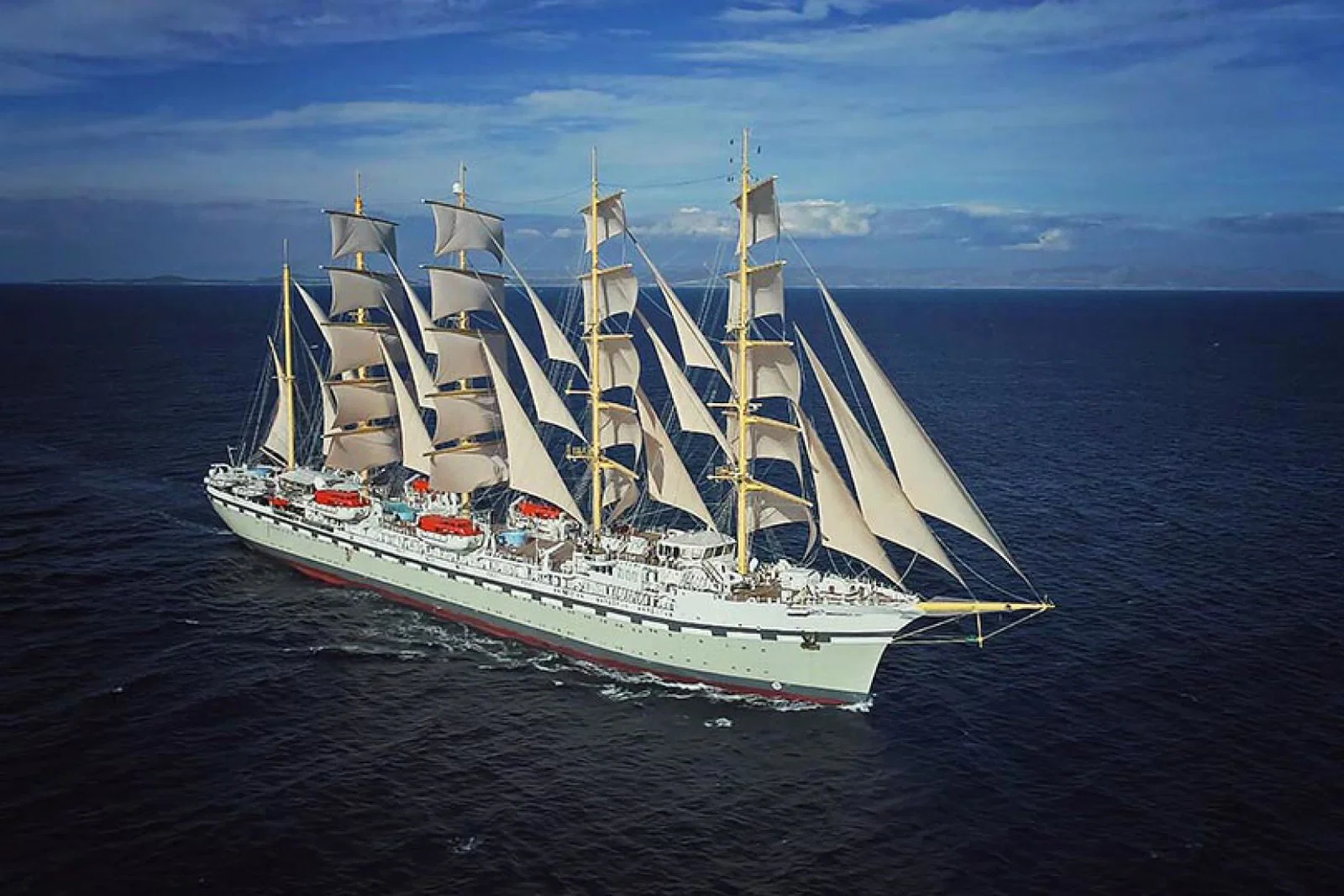 Tradewinds Voyages' Golden Horizon