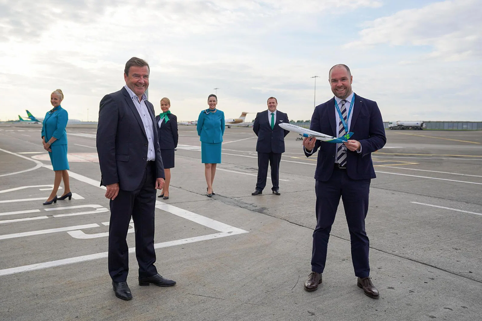 Emerald Airlines' Conor McCarthy, left, seals the deal with Reid Moody, Aer Lingus