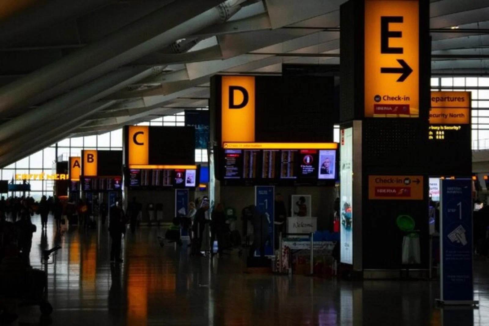 Heathrow and airlines seek CMA fees ruling