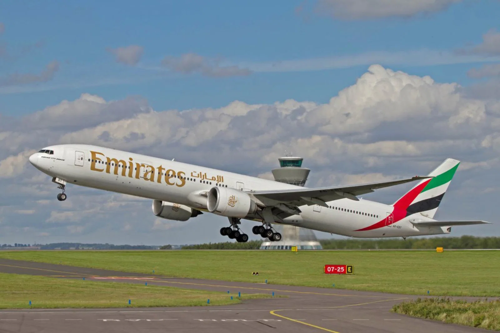 The test flight is expected to demonstrate how widebody commercial aircraft using alternative fuels can lower lifecycle CO2 emissions