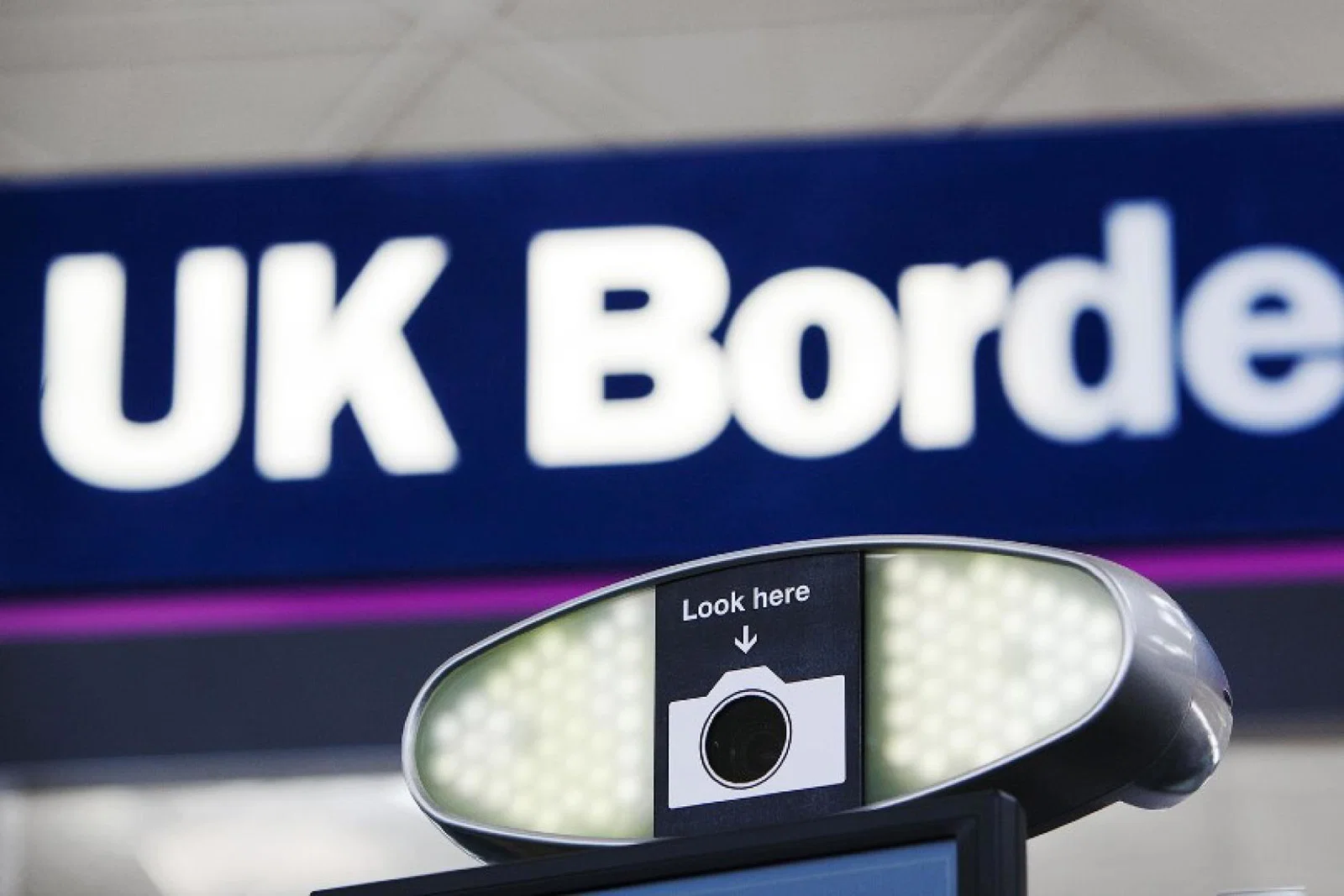Immigration queues could be shortened if contactless trials succeed