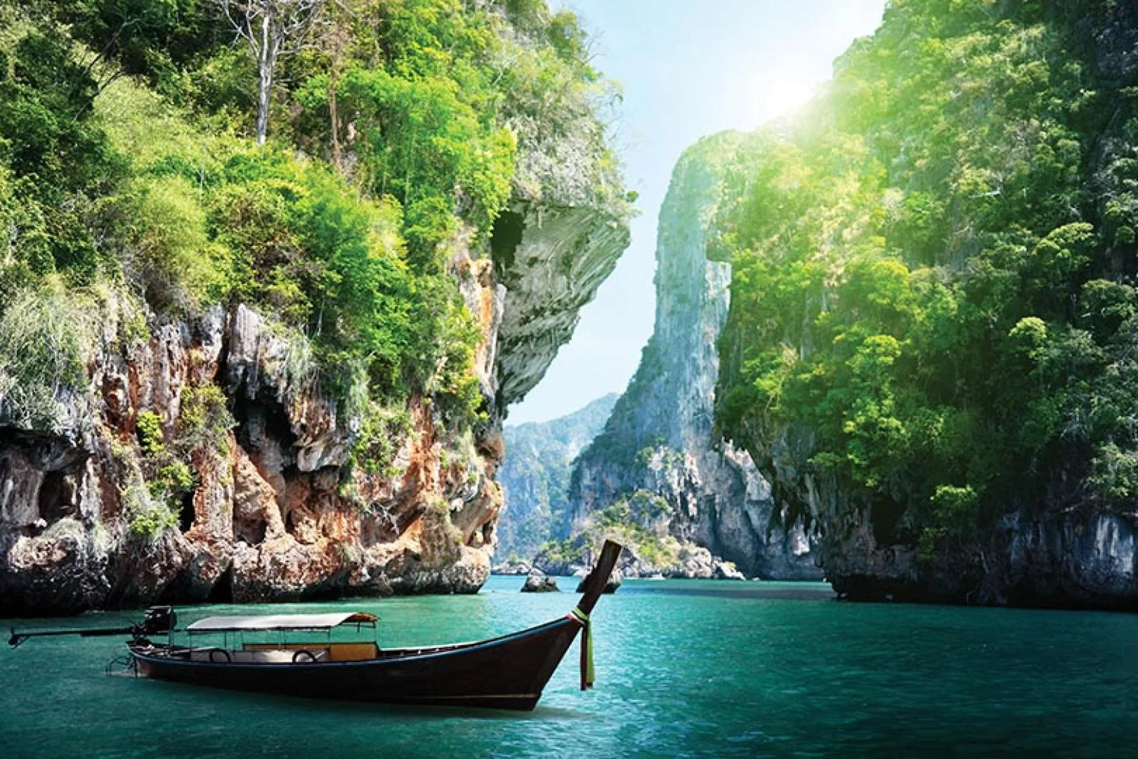 Thailand is further relaxing its entry rules from 1 May by ending tests for vaccinated travellers (Credit: Shutterstock)