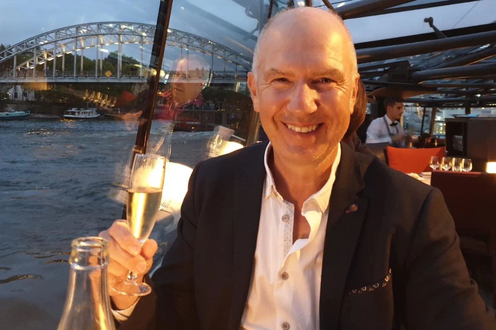Martin will retire at the end of the year after more than three decades with the brochure distribution firm