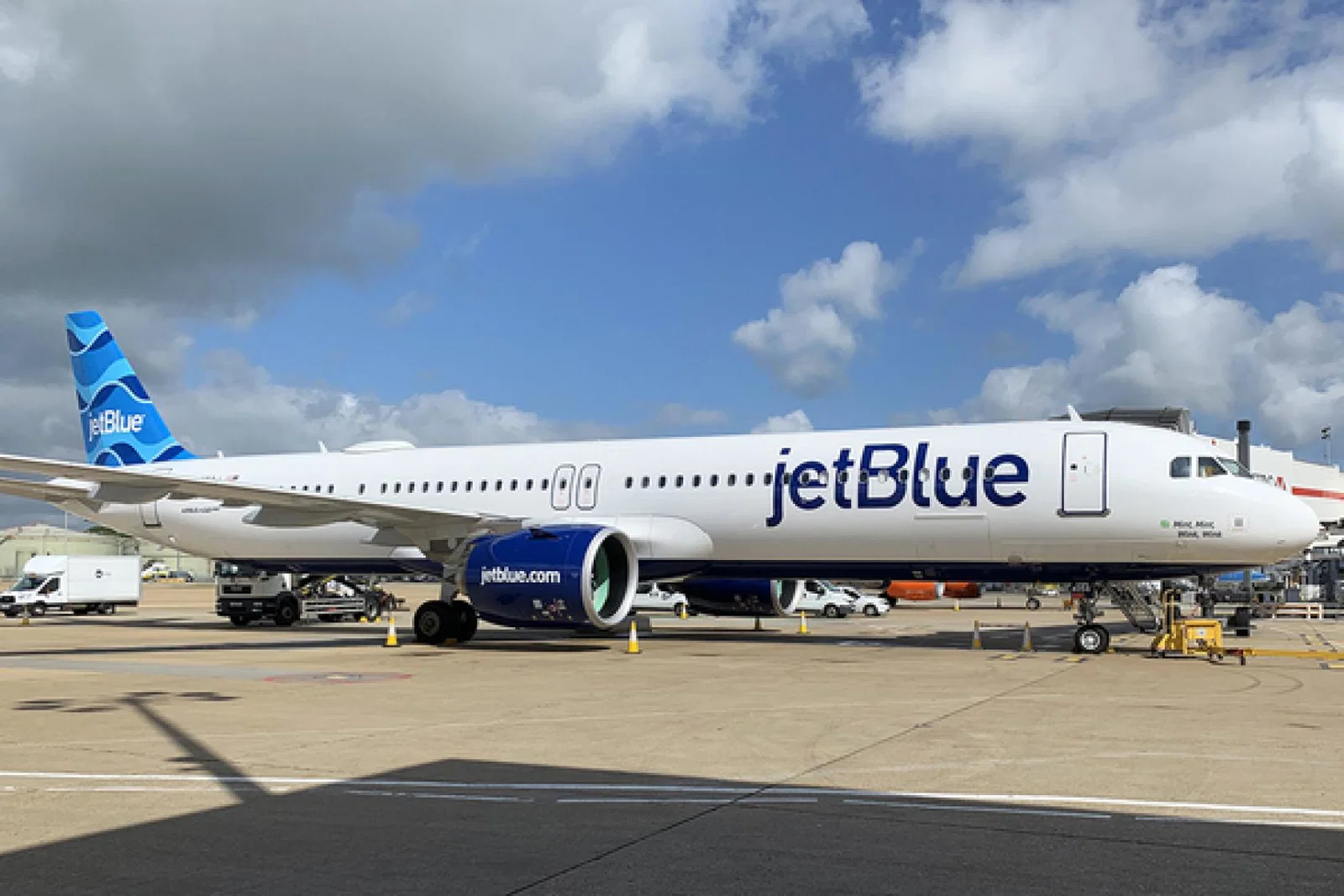 JetBlue A321 Gatwick.jpg