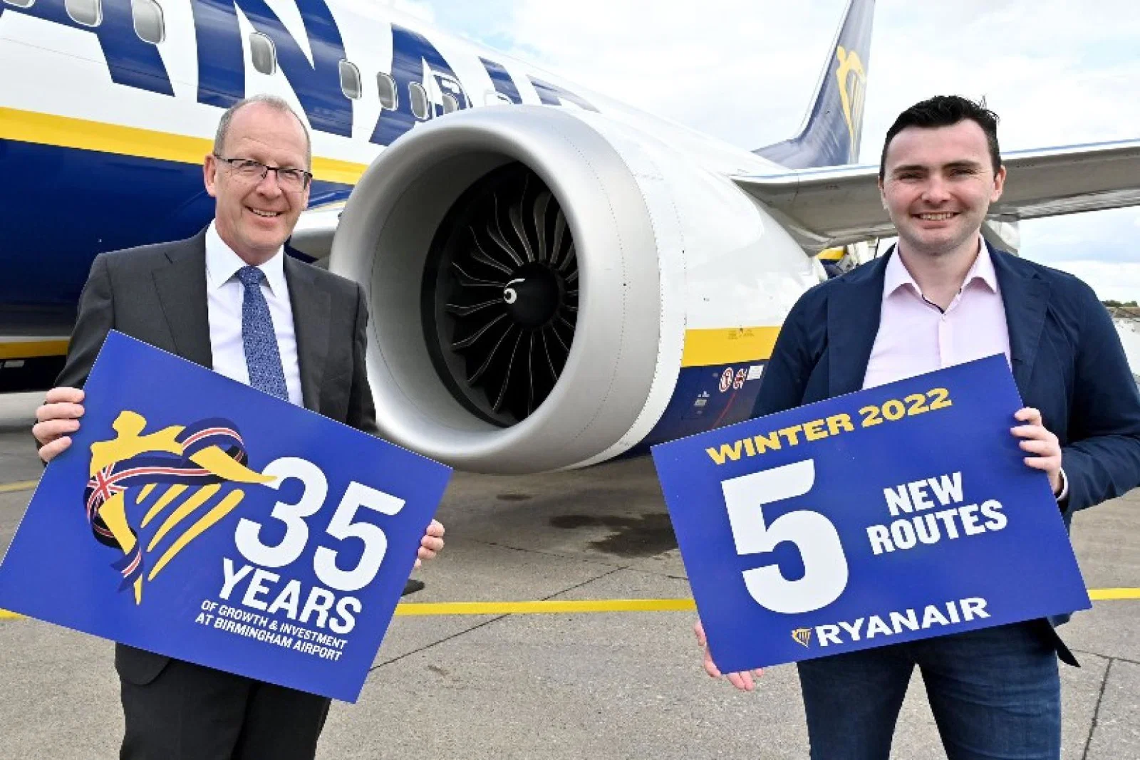 Ryanair's Ray Kelliher (right) with BHX chief Nick Barton