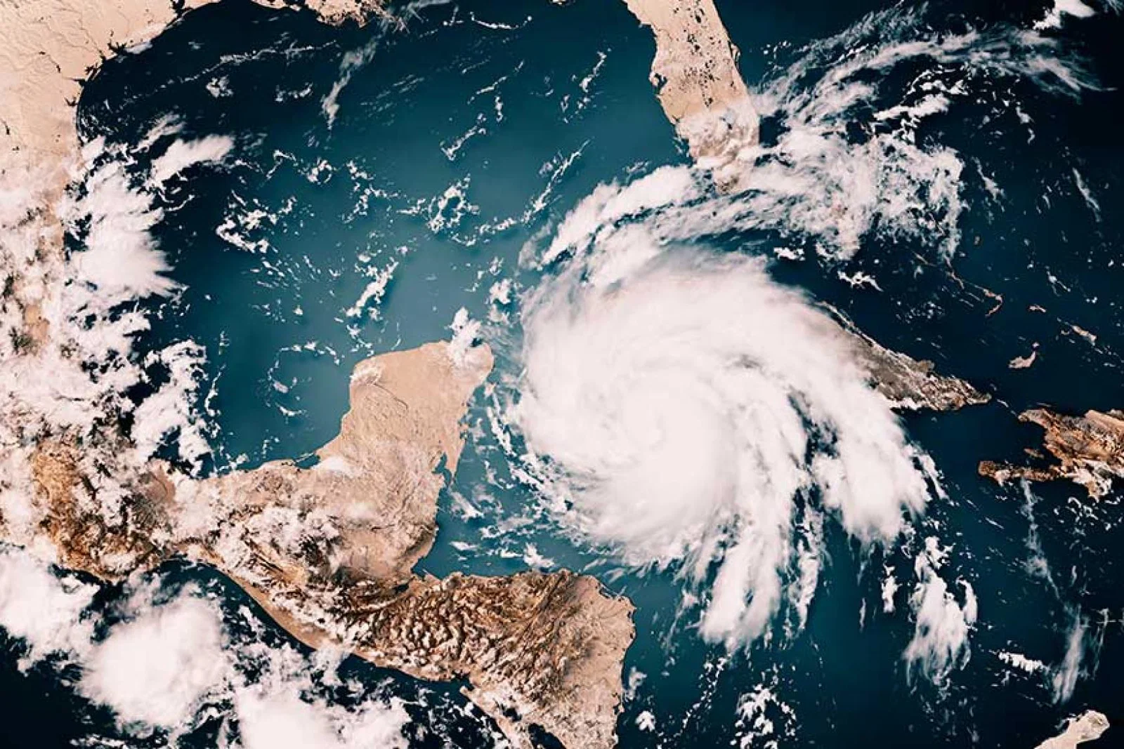 As a result of the impacts of the storm on airport infrastructure, Tui has cancelled all flights to Melbourne-Orlando until Saturday (1 October)