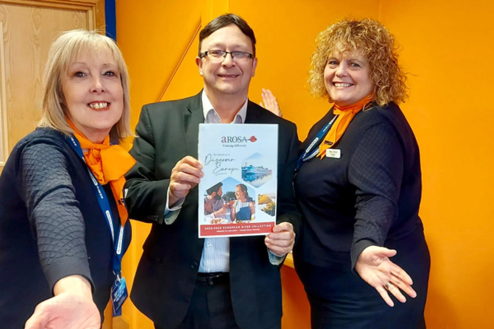  A-Rosa’s Joe Lavers visited Hays Travel in Titchfield to give the team a look at the new brochure