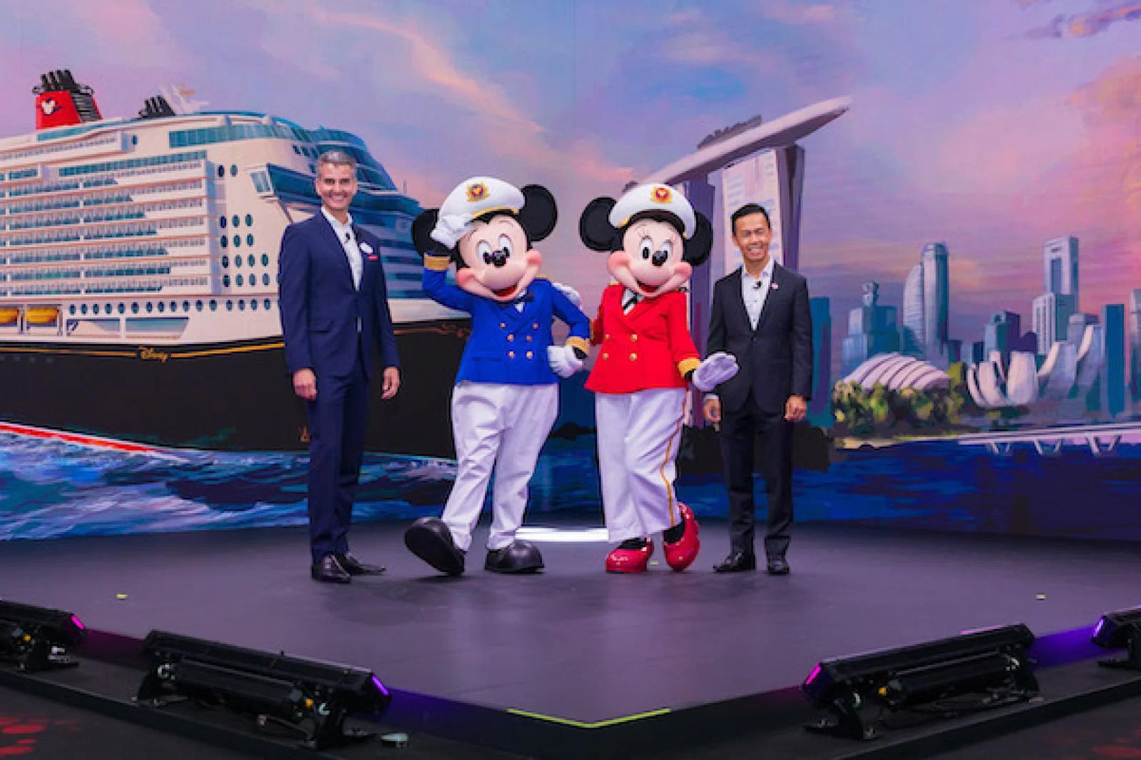 Captain Mickey and Minnie