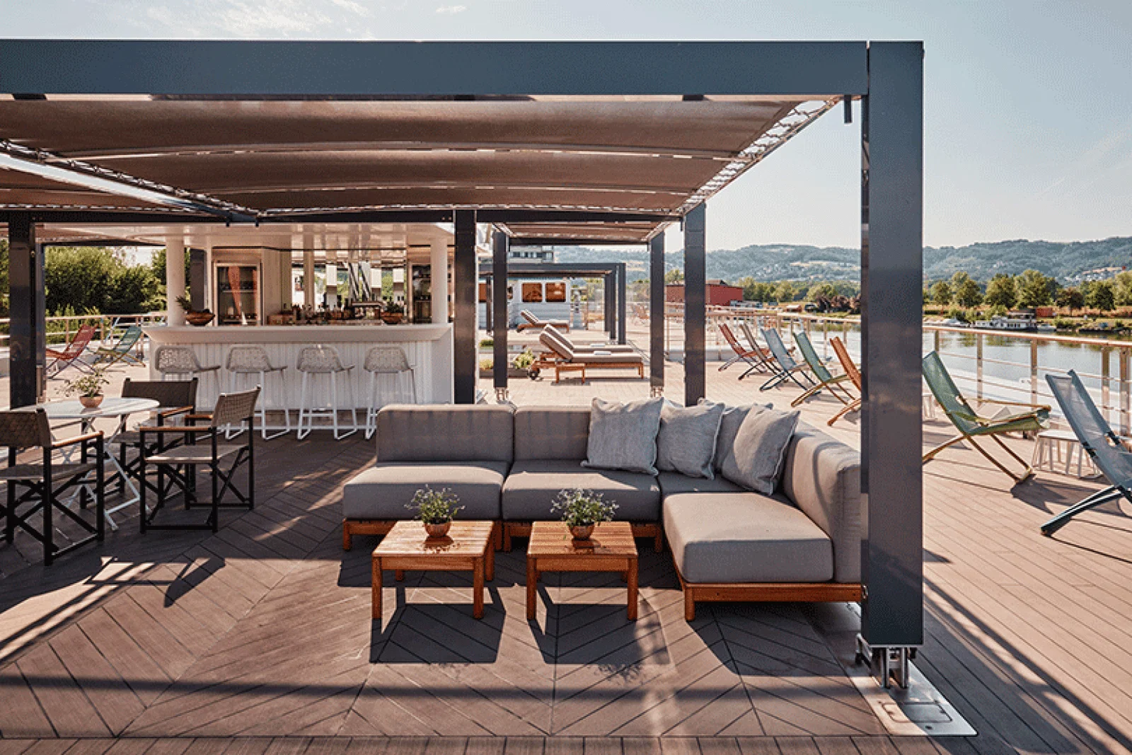 Riverside Mozart Deck Bar