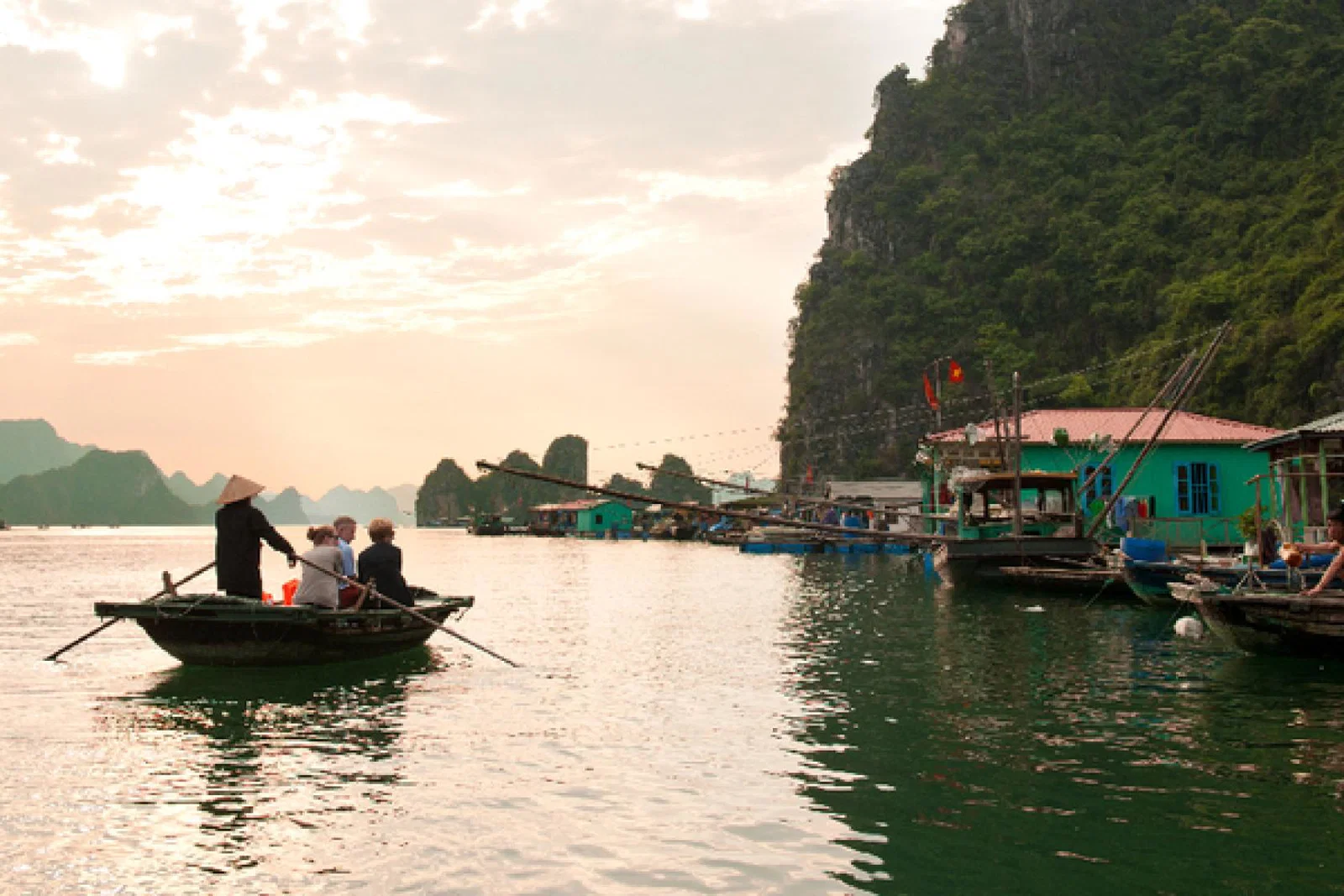Vietnam_Bai_Tu_Long1.jpg