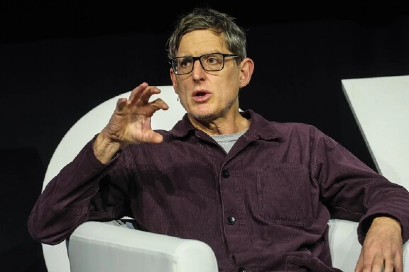 Louis Theroux shares top tip for travel firms in the media spotlight