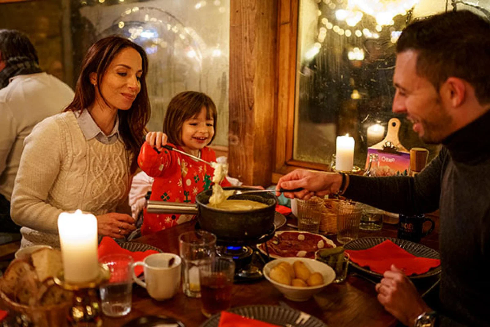 Recommend a fondue at Geneva's Noel du Quai Christmas market 