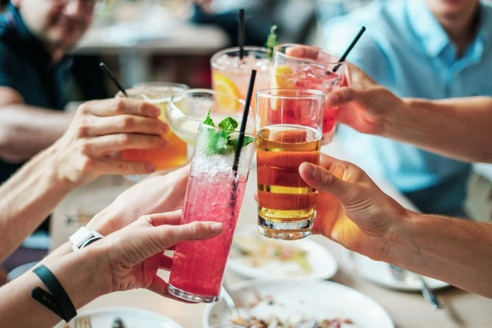 Drinking, alcoholism, travel, march24 credit: bridgesward/pixabay
