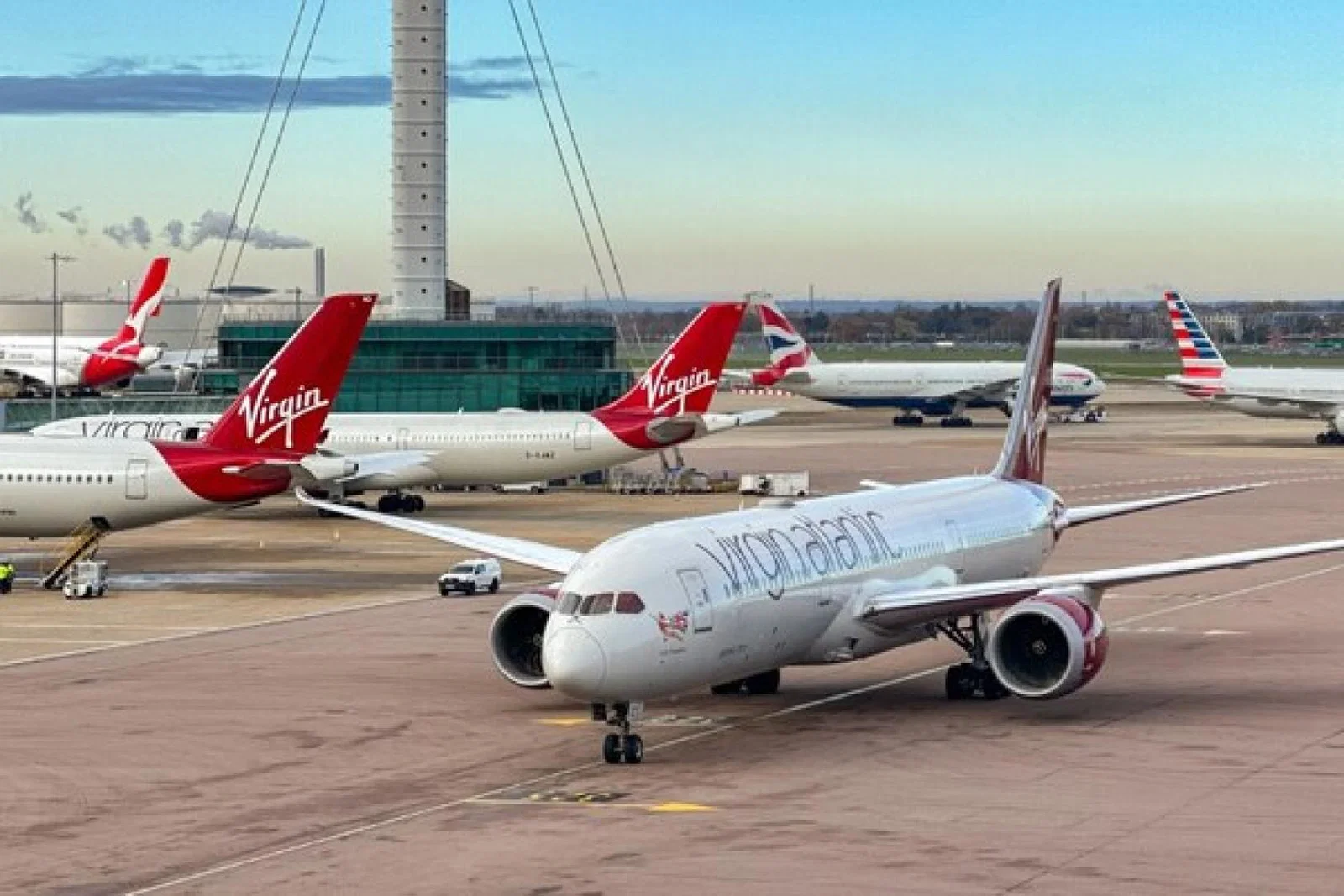 Virgin Atlantic British Airways Heathrow iStock-2117380879 (Credit: iStock)