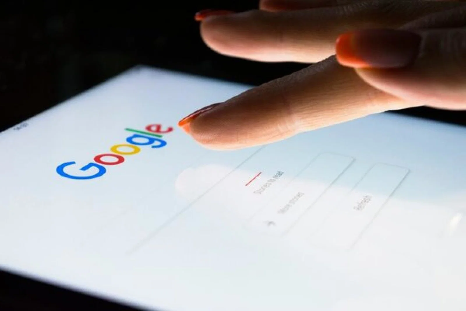 Google_smartphone_phone_iStock-872409924.jpg