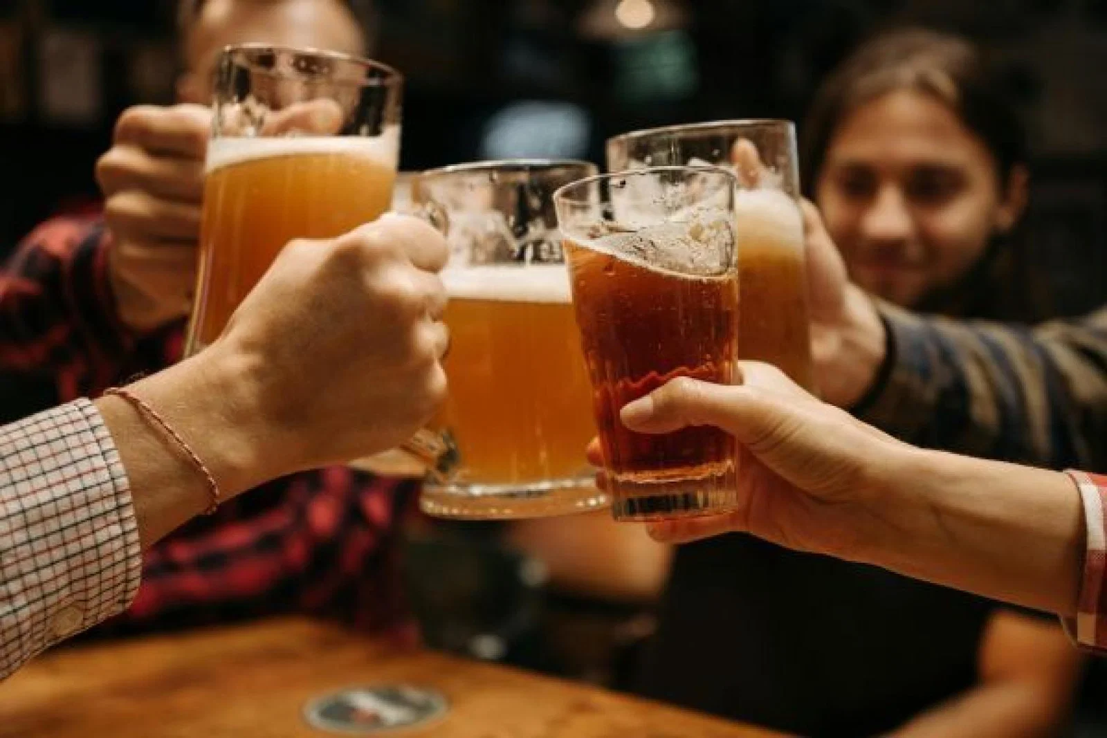 airport drinking beer alcohol HK August 2024 (Credit: Pavel Danilyuk / Pexels).jpg