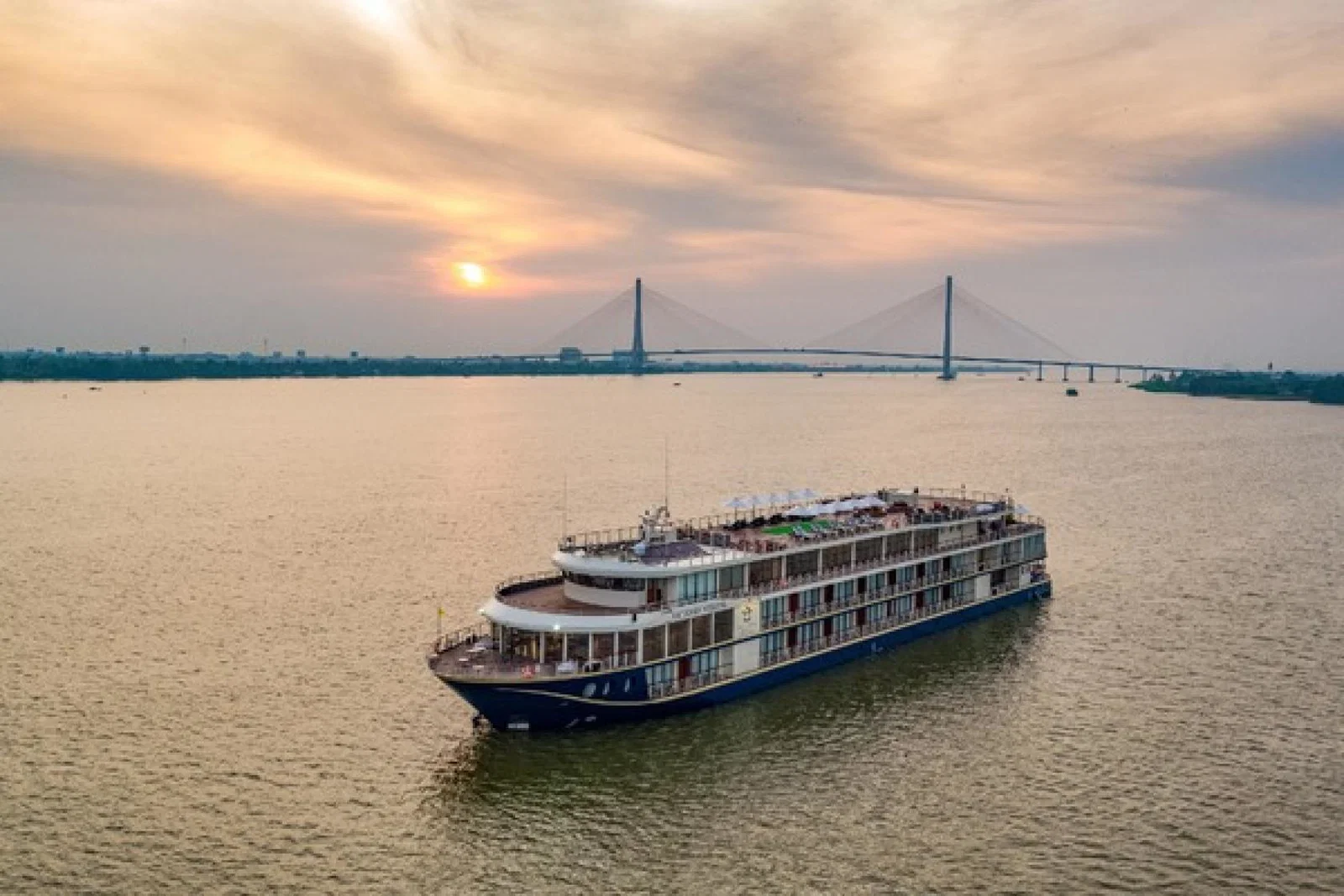 crop_Victoria Mekong.jpg