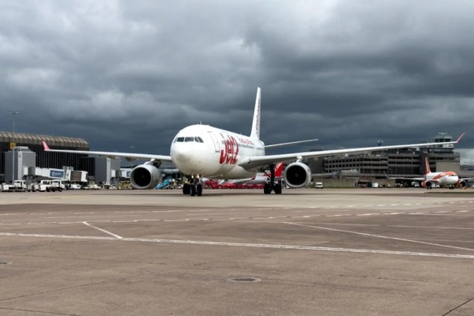 Jet2_manchester_airport_iStock-2162042377 (Credit: iStock / DiMagio)