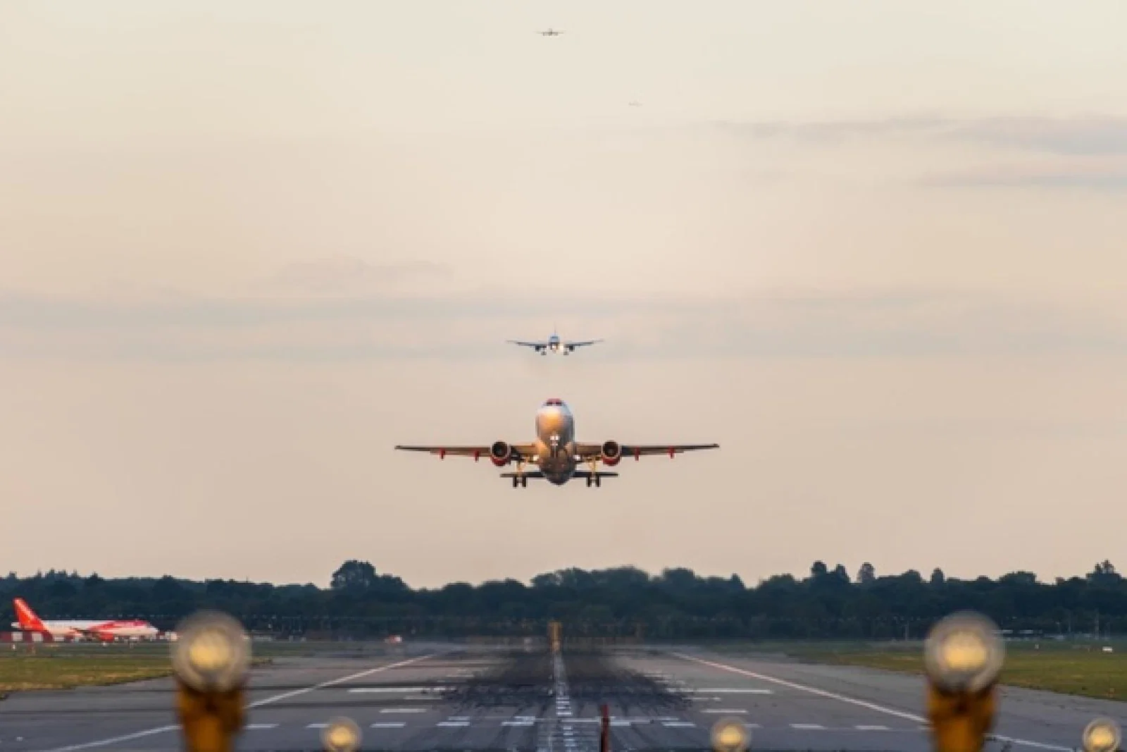 gatwick, airport, runway, aircraft, plane, landing, aviation