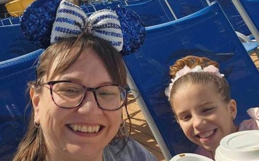 Travel Counsellors agent Carli Lane with daughter Merryn