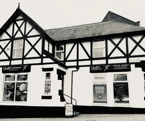 Neston Perfect Getaways Black and White
