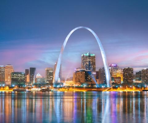 St Louis's gateway arch dominates the city's skyline