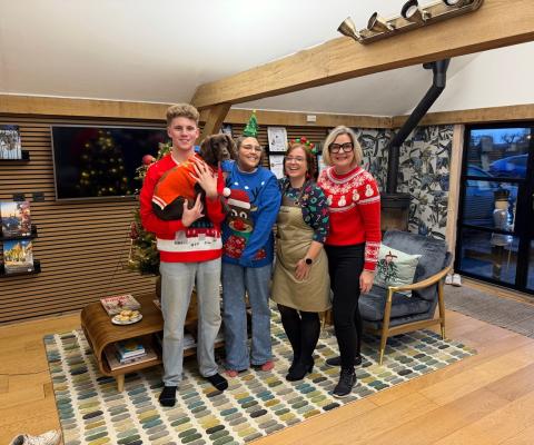 Gilly Bachelor Christmas video cast