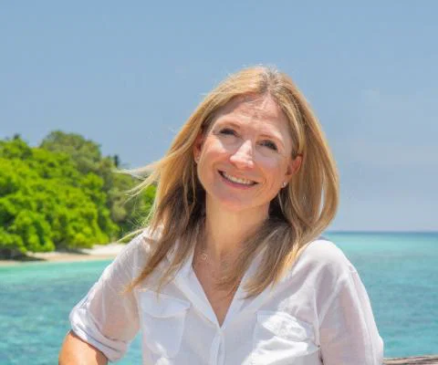 Blonde woman smiling with sea background 