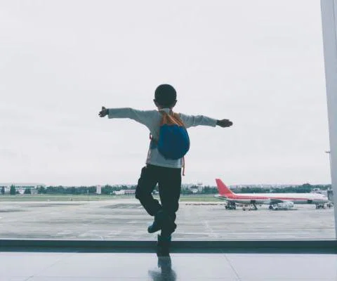 Child at airport 